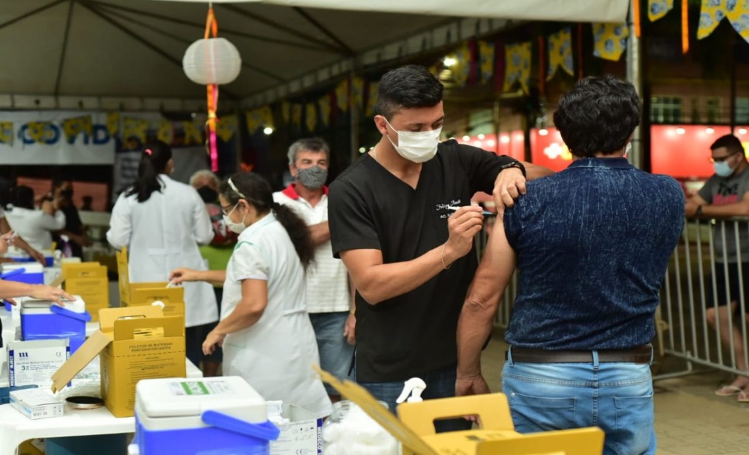 Tenda da Vacinação aplicou mais de 4 mil doses de vacina contra a Covid-19 em dois dias